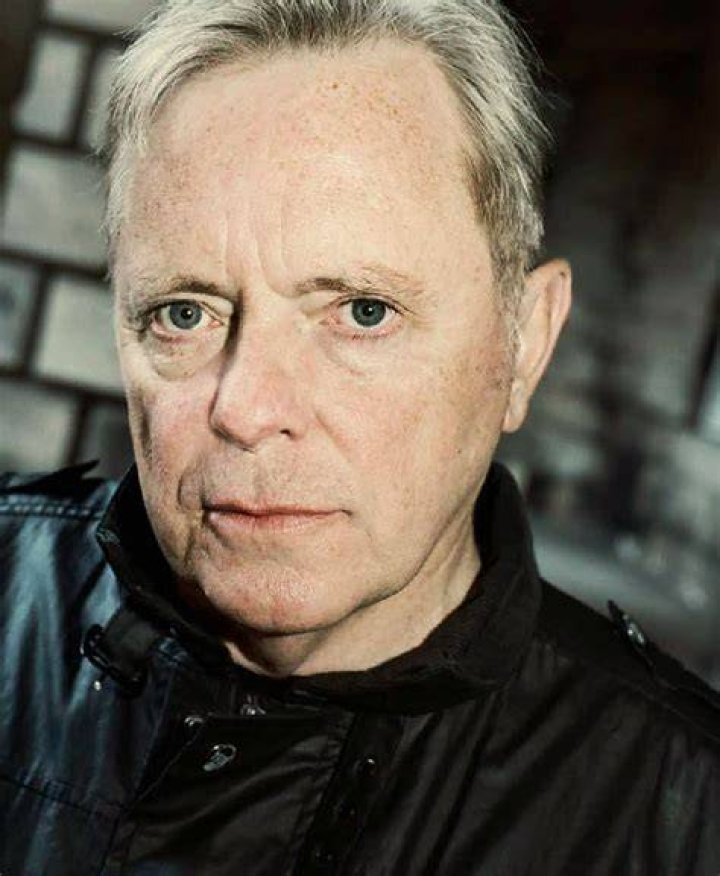 Where is Bernard Sumner today? Ethnicity, Height, Measurements