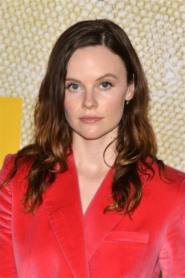 Where is Sarah Ramos Bio now? Wiki Single, Net Worth, Family, Weight