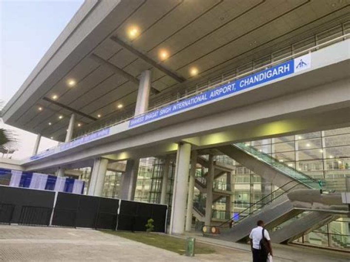 Which international airport is named after a woman in India?