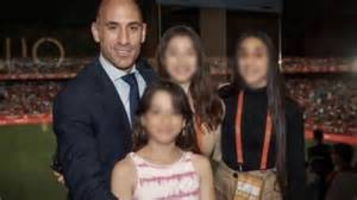 Who are Luis Rubiales' three daughters?