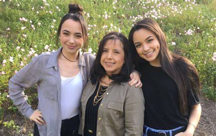 Who Are Merrell Twins Parents What Happened To Their Mom And Dad?