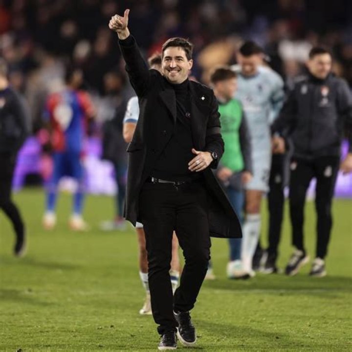 Who gets promoted from Segunda Division?