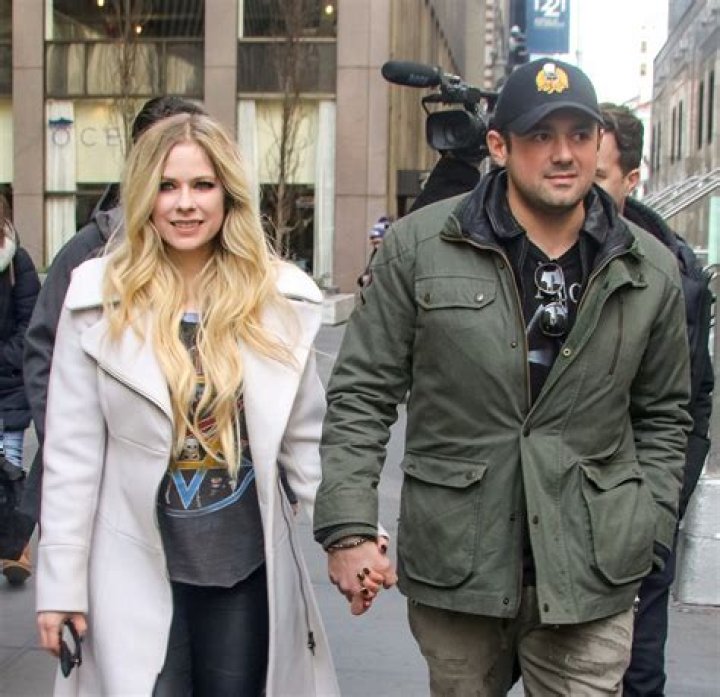 Who Is Avril Lavigne Dating Now 2023? Boyfriend Tyga, Mod Sun
