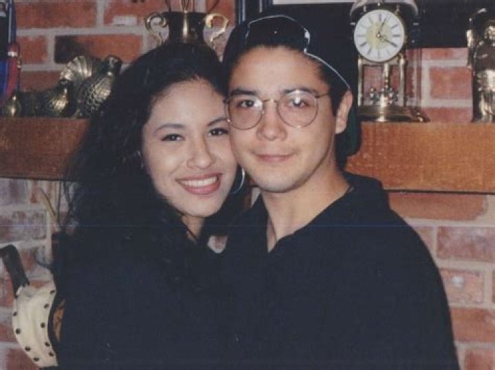Who is Chris Perez's Wife? Girlfriend, Net Worth 2022, Child