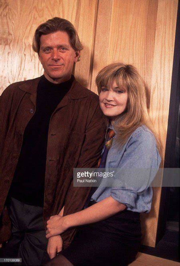 Who is Crystal Bernard and Is She Married or in Relationship?