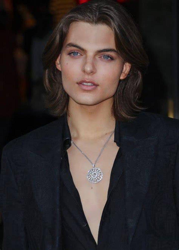 Who Is Damian Hurley? 5 Things To Know About The Model Hollywood Life