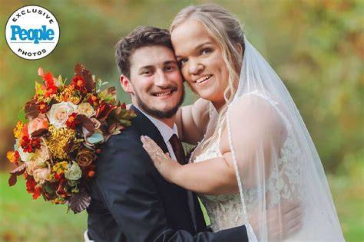 Who Is Elizabeth Johnston's Boyfriend? The TLC Star Is Smitten!