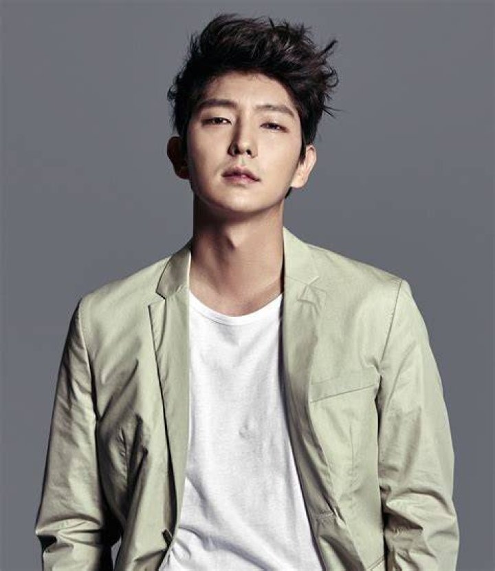 Who is Lee Joon Gi girlfriend?Is he married 2023 Updates Kfanhub