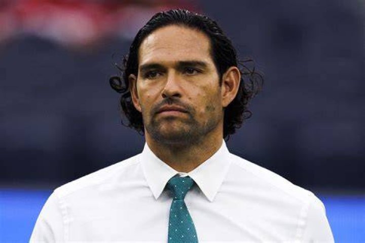 Who is Mark Sanchez's wife, Perry Mattfeld? FirstSportz