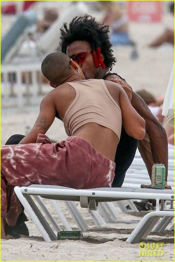 Who is Willow Smith's boyfriend? Singer and DeWayne spotted kissing in Miami