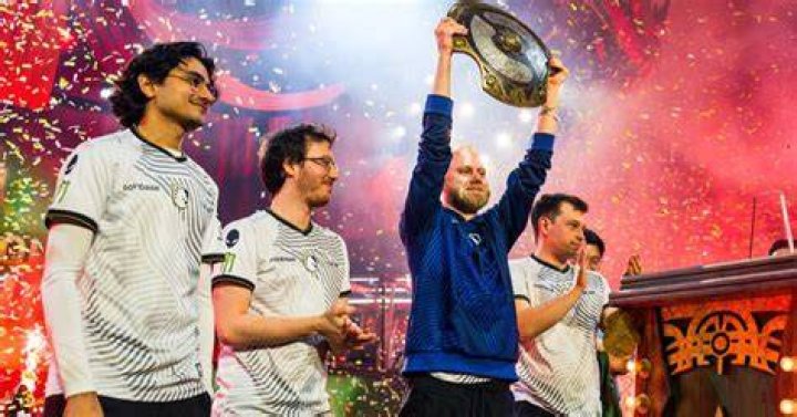 Who won ti1 Dota 2?