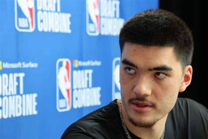 Why did Zach Edey withdraw from the 2023 NBA Draft? Reigning National