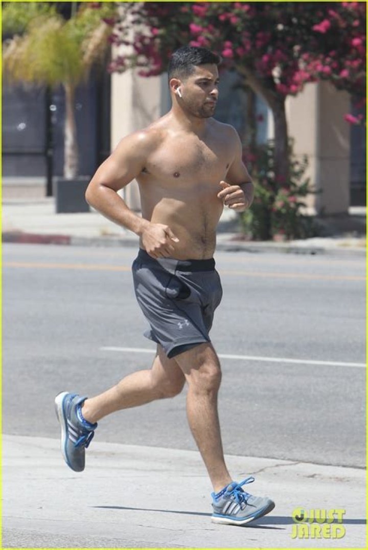 Wilmer Valderrama Bares Muscular Body on a Shirtless Run! Shirtless