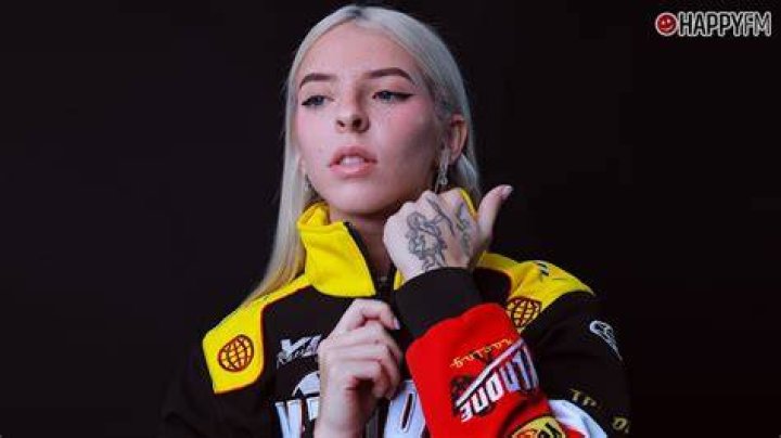Young Miko sorprende con un homenaje a Las Ketchup en su nuevo proyecto, ‘Wiggy’