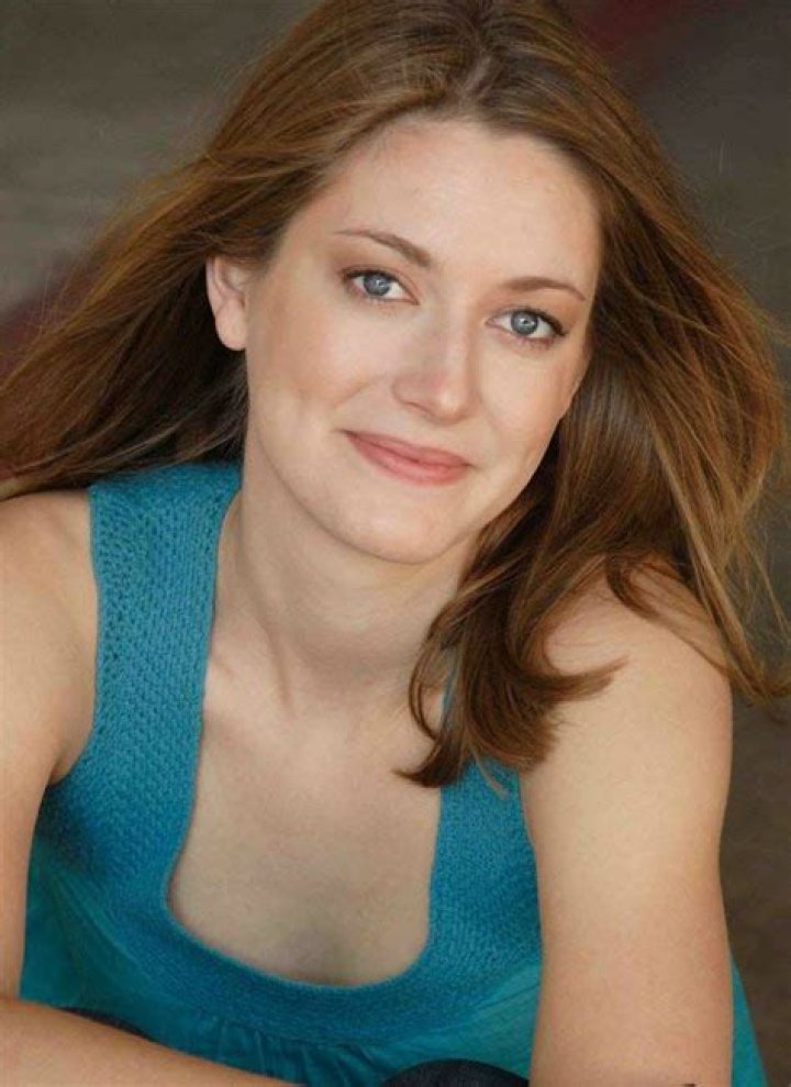 Zoe Perry Net Worth, Age, Height, Husband, Family, Wiki 2023